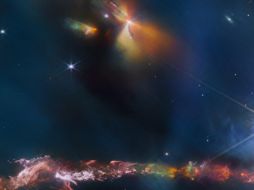 La NASA detalla, que la emisión infrarroja de los flujos de la estrella penetra el gas y el polvo que los oscurecen. ESPECIAL / NASA