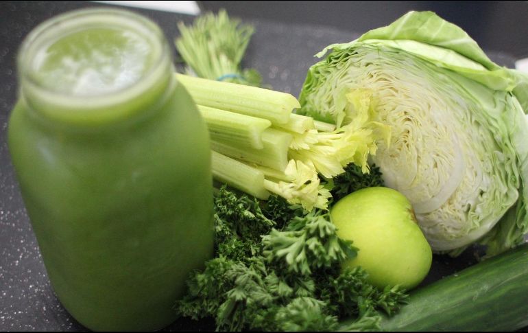 La preparación de este jugo contra la gastritis con tan sólo dos verduras es sencilla y rápida. Pixabay.
