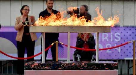 La llama olímpica de París 2024 fue la gran estrella este martes 21 de mayo de la alfombra roja del Festival de Cannes. AFP / G. Iroz