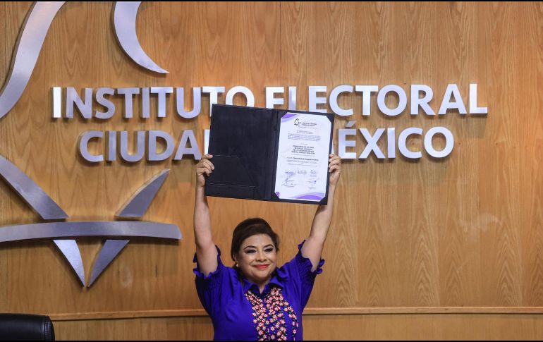 Clara Brugada recibe constancia del IECM que la acredita como Jefa de Gobierno de la Ciudad de México. SUN / LCG