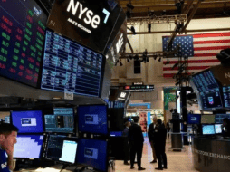 Wall Street cerró este martes en verde una sesión marcada por la entronización de Nvidia, que hoy pasó a ser por primera vez en su historia la empresa de mayor capitalización bursátil del mundo, con un valor de 3.3 billones de dólares. AP / ARCHIVO