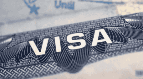 Si es la primera vez que solicitas la visa estadounidense, deberás asistir obligatoriamente a una entrevista. X /@USEmbassyMEX