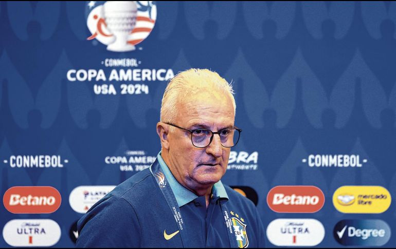 Dorival Júnior, técnico de la Selección brasileña, sabe de la importancia de arrancar con un triunfo en la Copa América. AFP/B. Mendes
