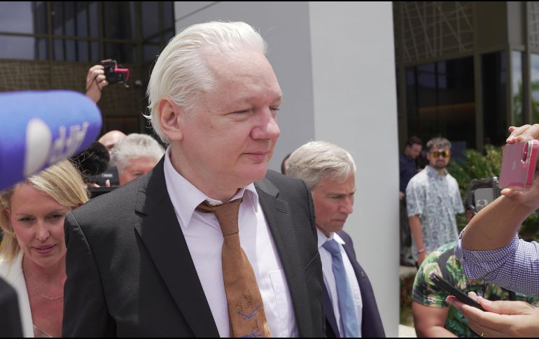 El fundador de WikiLeaks Julian Assange ha sido condenado a una pena ya cumplida en Reino Unido como parte de un acuerdo con el Departamento de Justicia de Estados Unidos que garantiza su libertad. EFE / S. Salamon