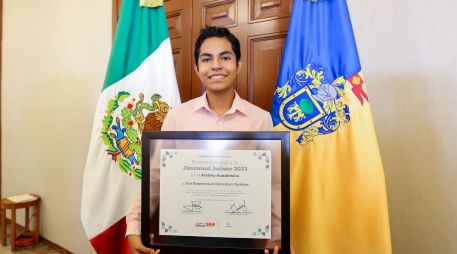 El niño genio mexicano cuenta con una licenciatura y una maestría; actualmente estudia un doctorado. ESPECIAL/Foto de @IanGlzSantos en X