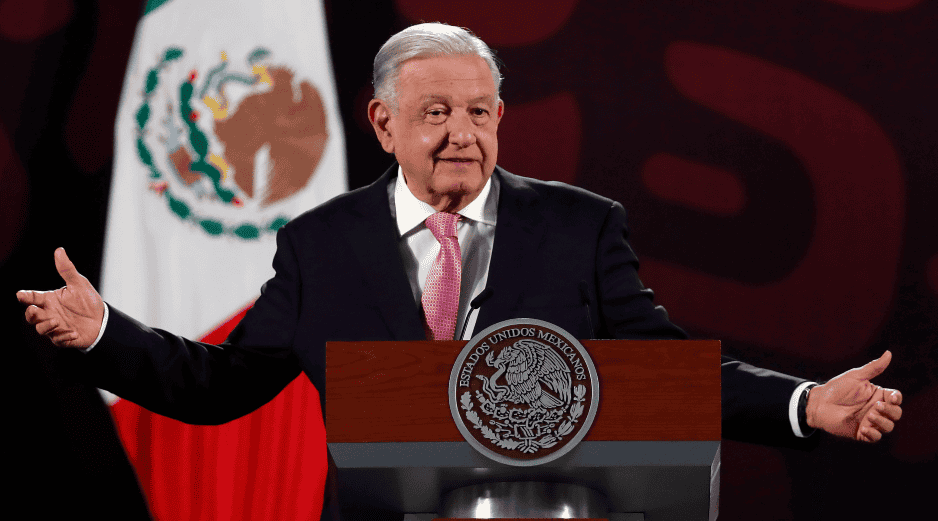 El Presidente Andrés Manuel López Obrador promete defender el litio mexicano de la explotación extranjera este jueves durante su conferencia matutina. EFE / M. Guzmán