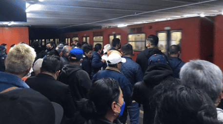 Se reporta atraso de trenes y saturación en el Sistema de Transporte Colectivo Metro de la Ciudad de México. SUN/ARCHIVO