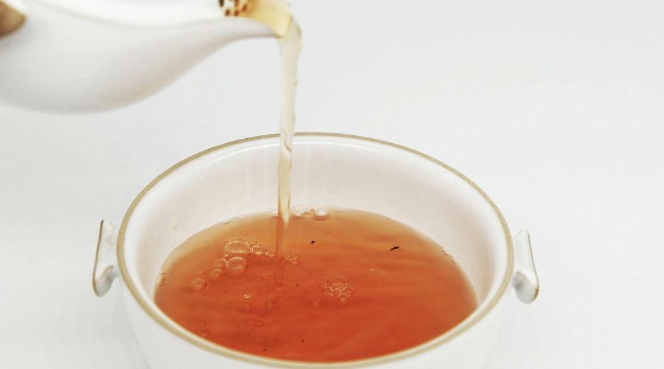 El té de toronjil es una opción natural y efectiva para promover la relajación. ESPECIAL / Foto de CHI CHEN en Unsplash