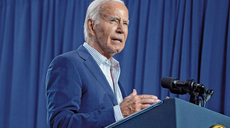 Joe Biden reconoció errores en el debate del jueves, pero descartó bajarse de la candidatura. AP