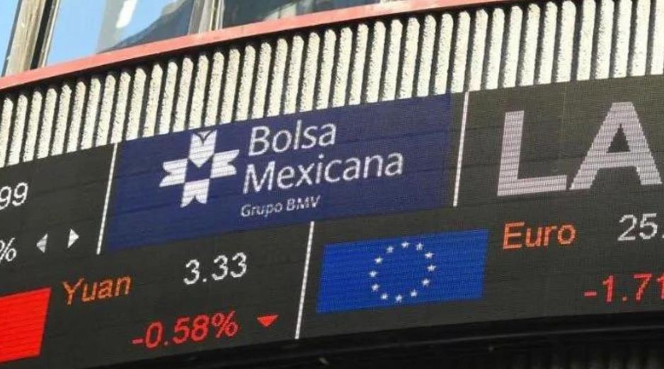 En la jornada, el peso se apreció un 0.55 % frente al dólar, al cotizar en 18.08 unidades por billete verde, tras valuarse en los 18.18 en la sesión previa, según datos del Banco de México. EFE / ARCHIVO